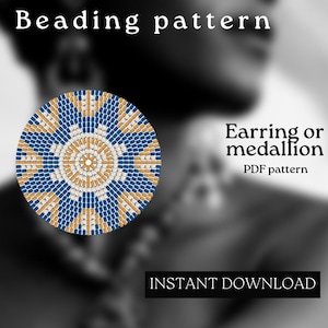 以下が含まれることがあります： 青、金、白の色合いの円形ビーズパターンで、イヤリングまたはメダリオンのデザインとして表示されています。「Beading pattern」の文字が上にあり、「Instant Download」が下にあります。PDFパターンはダウンロードできます。