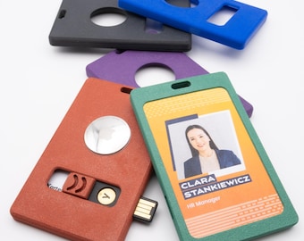 Premium Ausweishalter mit AirTag-Fach, Geheimfach & YubiKey-Halter – Robuste 3D-gedruckte Ausweishülle für Mitarbeiterausweis / ID-Karte