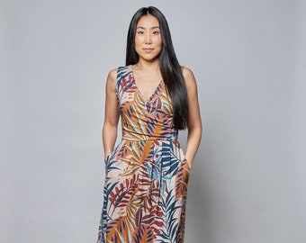 Faux wrap dress in ECOVERO jersey in palm print with pockets/ Isabella dress