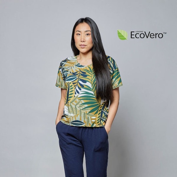 Loose fitting t-shirt with drop sleeves in ECOVERO jersey in palm print/ Tamara top