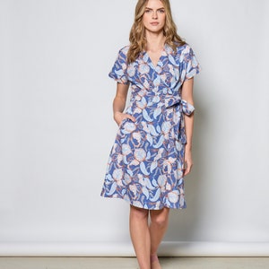 Linen wrap dress with pockets and belt/ summer blue print/ Maura dress image 4