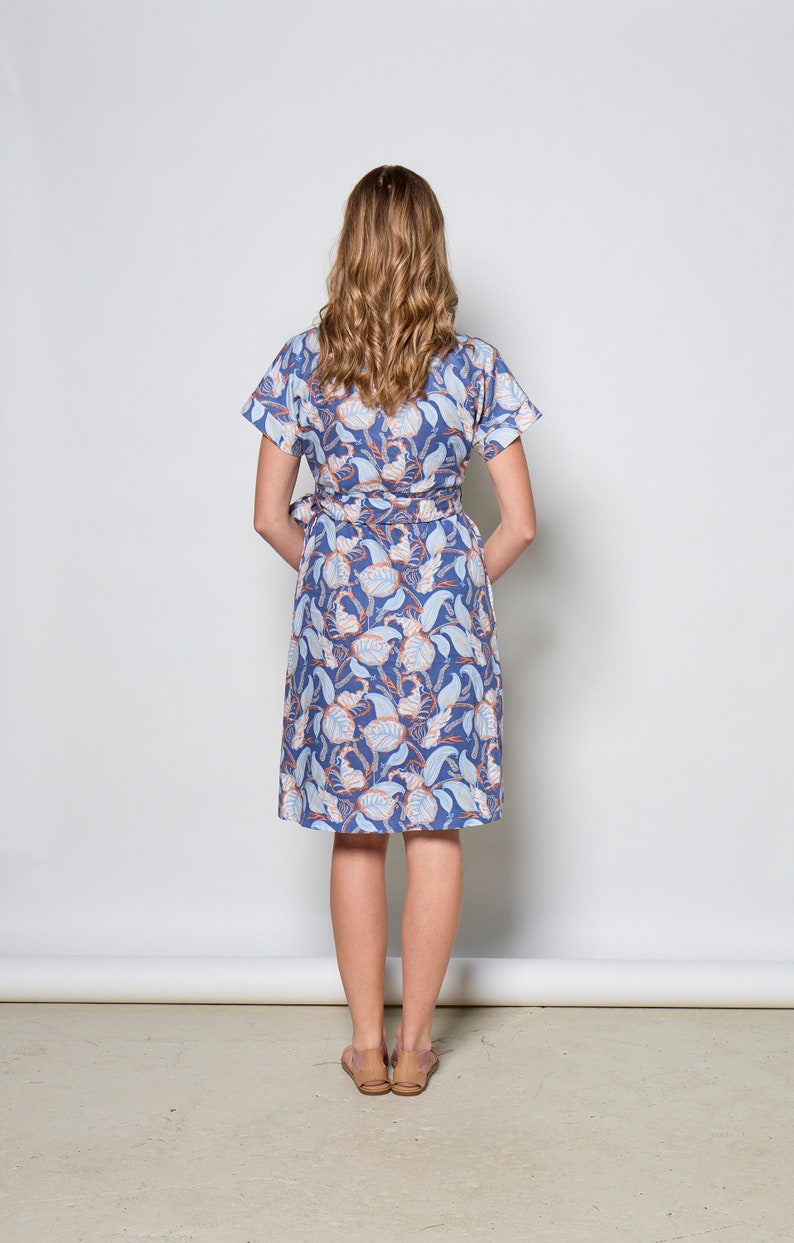 Linen wrap dress with pockets and belt/ summer blue print/ Maura dress image 3