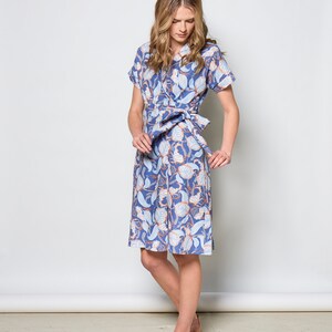 Linen wrap dress with pockets and belt/ summer blue print/ Maura dress image 2