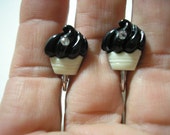 Play Earring - Clip - Resin Cupcake w/Bling - Black/White - 1/2"