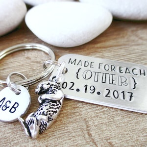Personalized Otter keychain, Made for Each Otter Keychain with anniversary date, optional intial disc, Valentine&#39;s Day gift, otter couple