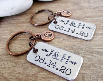 Ying Yang Couple Keychains, Anniversary Keychains, his and hers, Couples gift, Engagement gift, Wedding gift, Couples Keychains, rustic