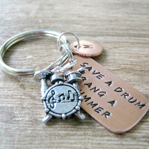 Save a Drum Bang a Drummer Keychain, Drummer gift, Drums keychain, percussion, drum charm, optional initial disc, musician gift afbeelding 1
