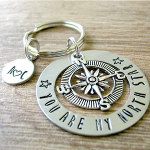 Llavero "Eres mi estrella del norte", llavero personalizado para parejas, llavero con brújula, regalo para novio, regalo de aniversario, disco inicial opcional