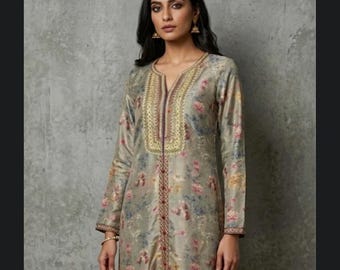 Ravina Pakistani kameez/ tunic dress size small with flower pattern.