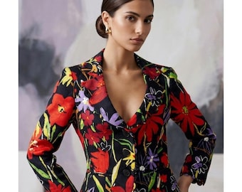 Carlisle, Blazer vintage de los 90, negro con estampado floral y bajo corto festoneado.