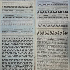 Op de afbeelding: Een verzameling Letraset instant lettering vellen, met verschillende lettertypen en maten. De vellen tonen rijen letters, cijfers en symbolen in zwart, ideaal voor grafisch ontwerp en typografie projecten.
