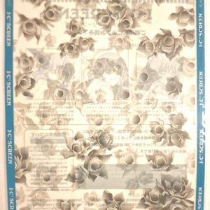 Peut inclure: Un pochoir d'impression à l'écran noir et blanc représentant un motif de roses et une femme avec des lunettes. Le texte "I-C SCREEN" apparaît en haut et en bas du pochoir. Le pochoir est étiqueté "S-950 BLACK & WHITE".