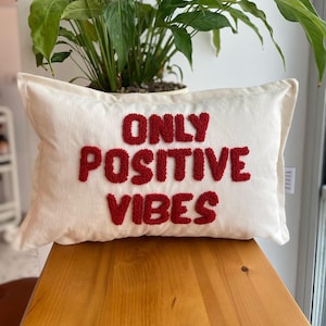 Funda de almohada con bordado de aguja punzante Only Positive Vibes, funda de almohada colorida, decoración del hogar, decoración colorida del hogar, almohada con bordado de aguja punzante