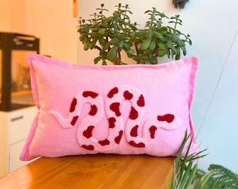 Handmade Snake Punch Embroidery Pillow Cover: Pink Wool Decor (30cm x 50cm)