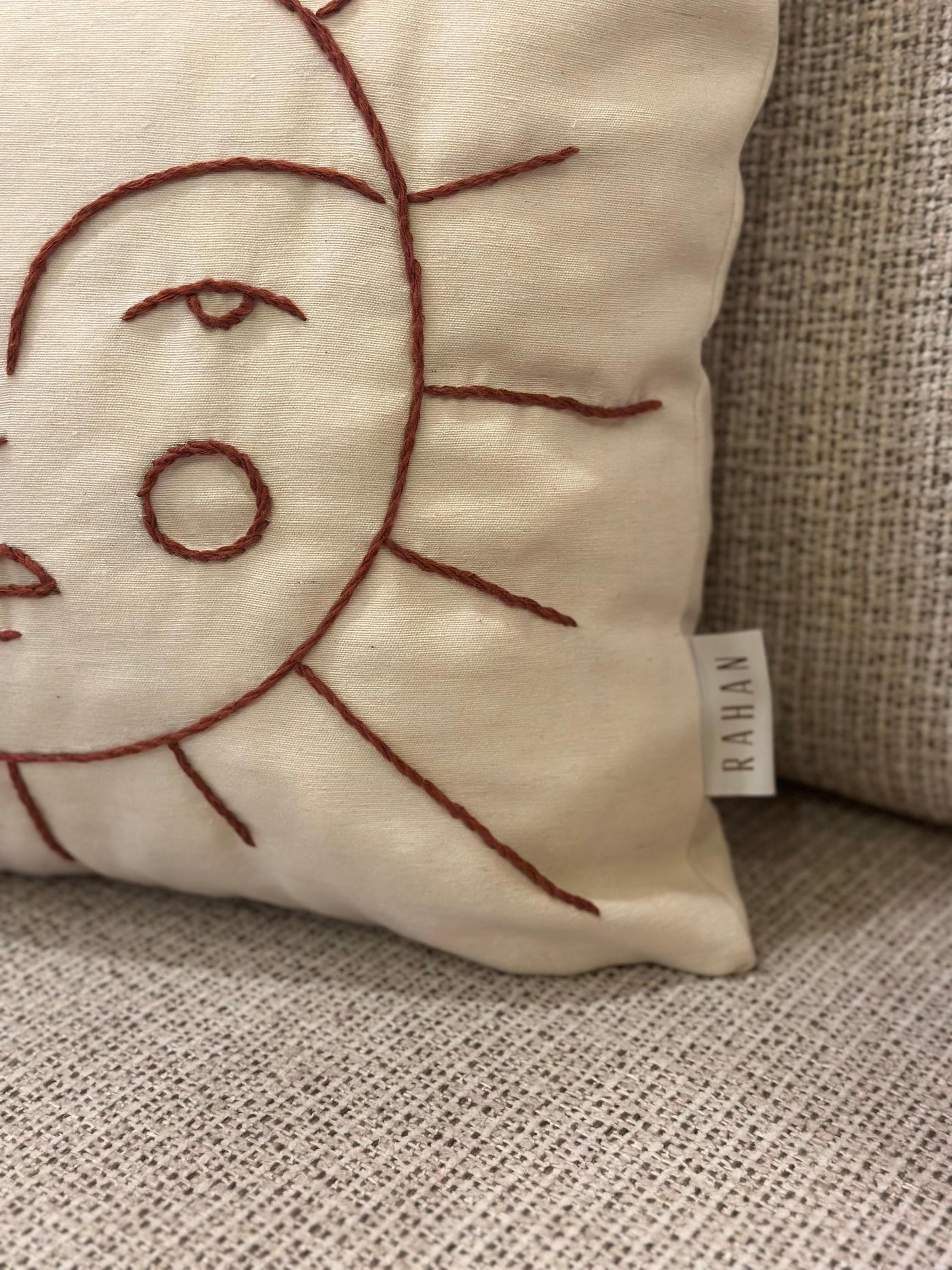 サン刺繍枕カバー：ハンドメイドウールアクセントクッション - Etsy 日本