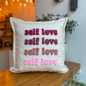 Capa de almofada bordada com agulha de soco de amor próprio, capa de almofada colorida, decoração para casa, decoração para casa colorida, almofada de soco de agulha