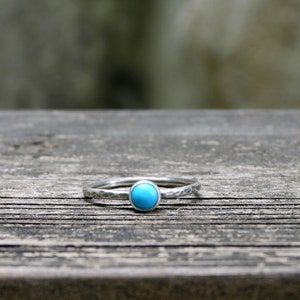 Blue Kingman turquoise sterling silver ring / American turquoise ring / dainty turquoise ring / gift for her / turquoise stacking ring