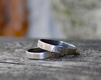 Set di anelli impilabili in argento sterling: fasce boho con stampa sole