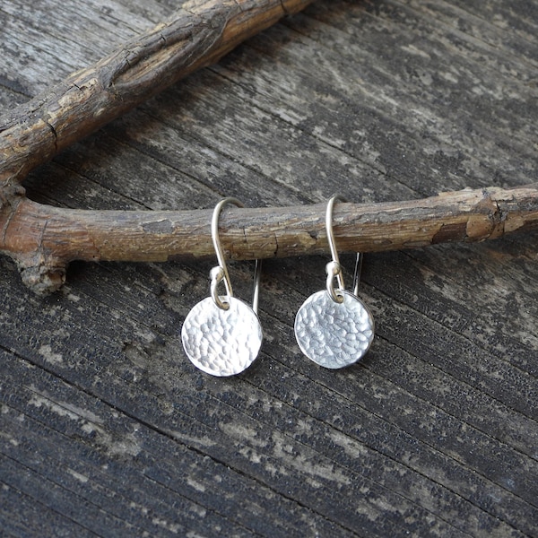 Tiny hammered disc dangle earrings / sterling silver earrings / gift for her / girls earrings / tiny earrings / jewelry sale