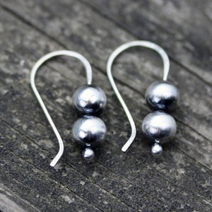 Navajo pearl earrings / sterling silver bead earrings / gift for her / silver dangles / boho earrings / short dangle earrings / jewelry sale image 2