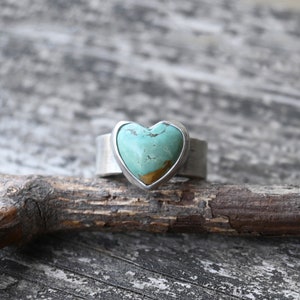 Green Kingman turquoise heart sterling silver ring / YOUR SIZE / gift for her / jewelry sale / rustic turquoise ring / wide band ring image 5