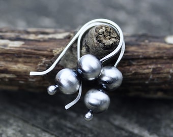Pendientes estilo perla navajo / pendientes de cuentas de plata esterlina / regalo para ella / colgantes de plata / pendientes boho / venta de joyas