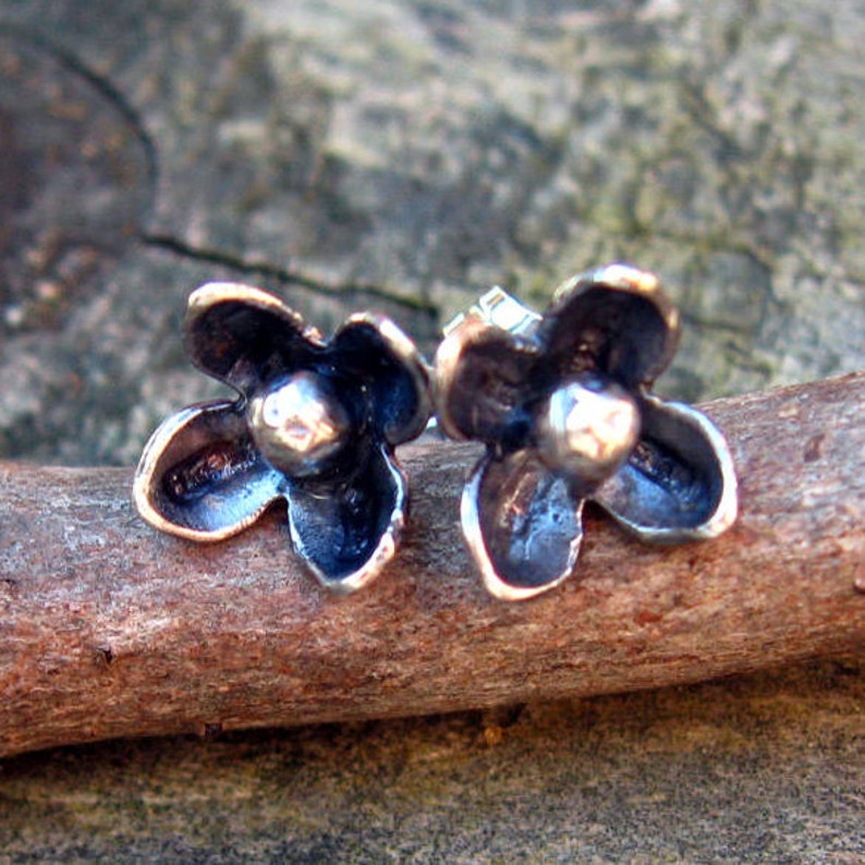 Sterling silver flower stud earrings / small silver earrings / small stud earrings / gift for her / dainty earrings / antique / jewelry sale image 1