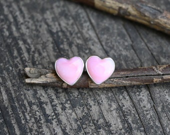 Pink queen conch shell sterling silver heart stud earrings / pink heart stud earrings / gift for her / jewelry sale / sweet heart earrings