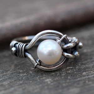 Pearl ring / sterling silver ring / gift for her / white pearl ring / freshwater pearl ring / kinetic ring / boho pearl ring / jewelry sale image 3