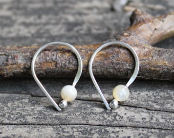 Beige mother of pearl sterling silver open hoop earrings / gift for her / tiny dangle earrings / silver dangle earrings / jewelry sale