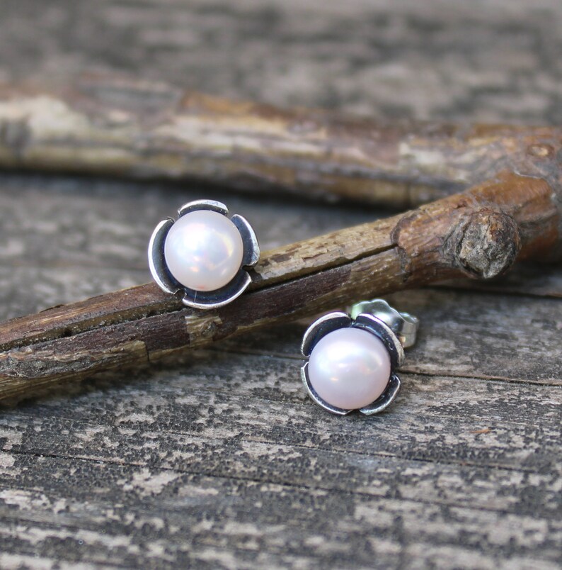 Baby Pink Pearl Stud Earrings / Sterling Silver Earrings / Bridesmaid
