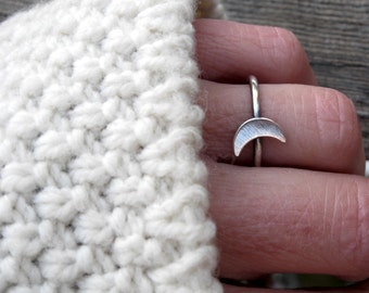 Half moon ring / sterling silver ring / crescent moon ring / gift for her / jewelry sale / celestial ring / half moon ring / boho ring