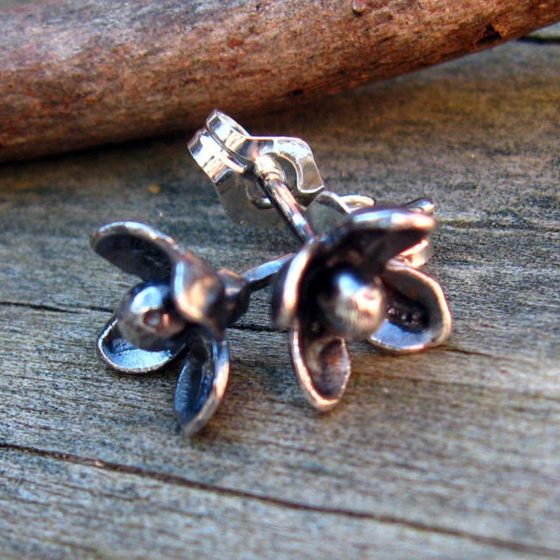 Sterling silver flower stud earrings / small silver earrings / small stud earrings / gift for her / dainty earrings / antique / jewelry sale image 2