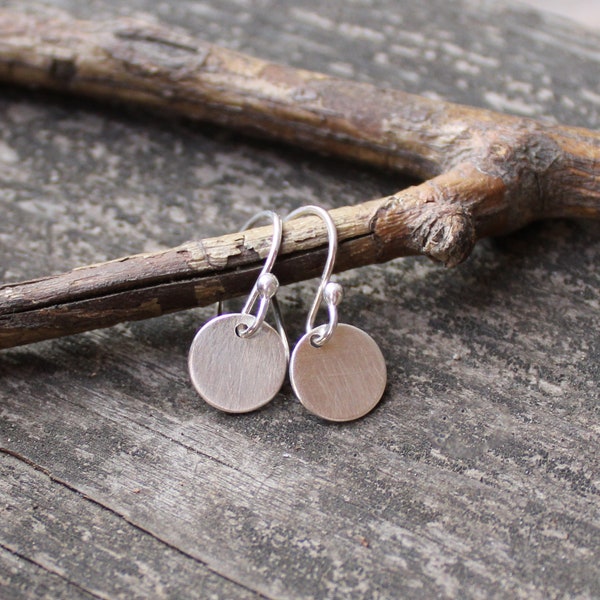 Tiny disc dangle earrings / sterling silver earrings / silver dangles / gift for her / girls earrings / tiny earrings / jewelry sale