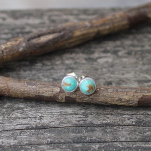 Green blue Kingman turquoise earrings / 5mm turquoise studs / sterling silver earrings / silver stud earrings / gift for her / jewelry sale