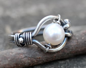 Pearl ring / sterling silver ring / gift for her / white pearl ring / freshwater pearl ring / kinetic ring / boho pearl ring / jewelry sale