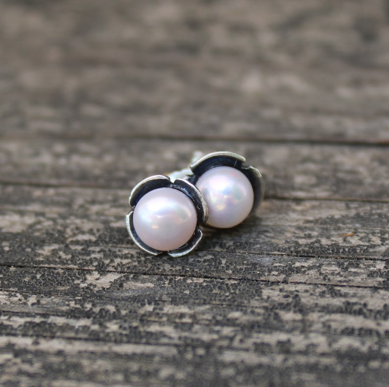 Baby Pink Pearl Stud Earrings / Sterling Silver Earrings / Bridesmaid