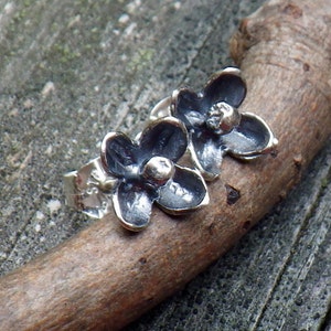 Sterling silver flower stud earrings / small silver earrings / small stud earrings / gift for her / dainty earrings / antique / jewelry sale image 4