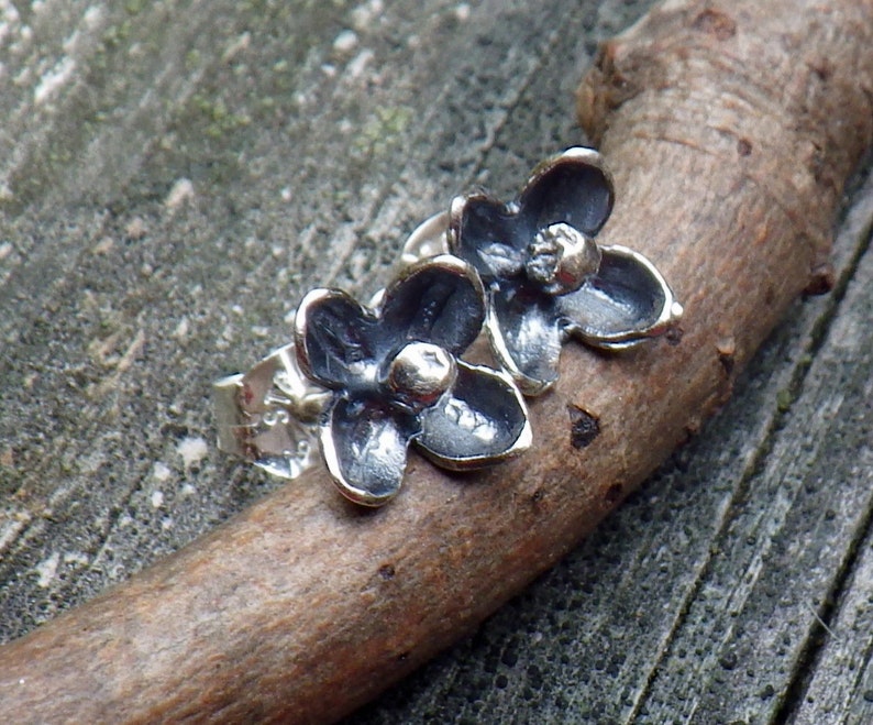 Sterling silver flower stud earrings / small silver earrings / small stud earrings / gift for her / dainty earrings / antique / jewelry sale image 4
