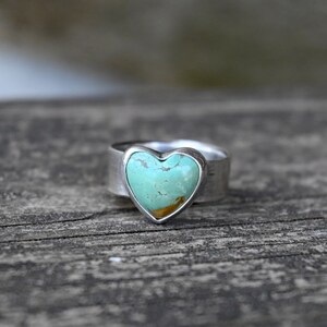 Green Kingman turquoise heart sterling silver ring / YOUR SIZE / gift for her / jewelry sale / rustic turquoise ring / wide band ring image 3