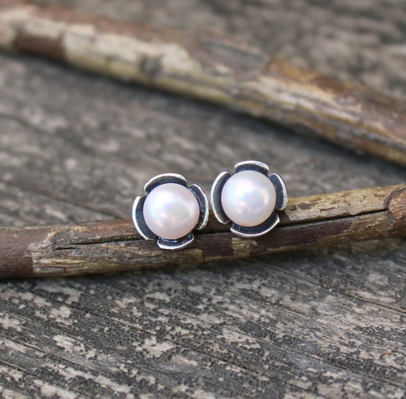 Baby Pink Pearl Stud Earrings / Sterling Silver Earrings / Bridesmaid