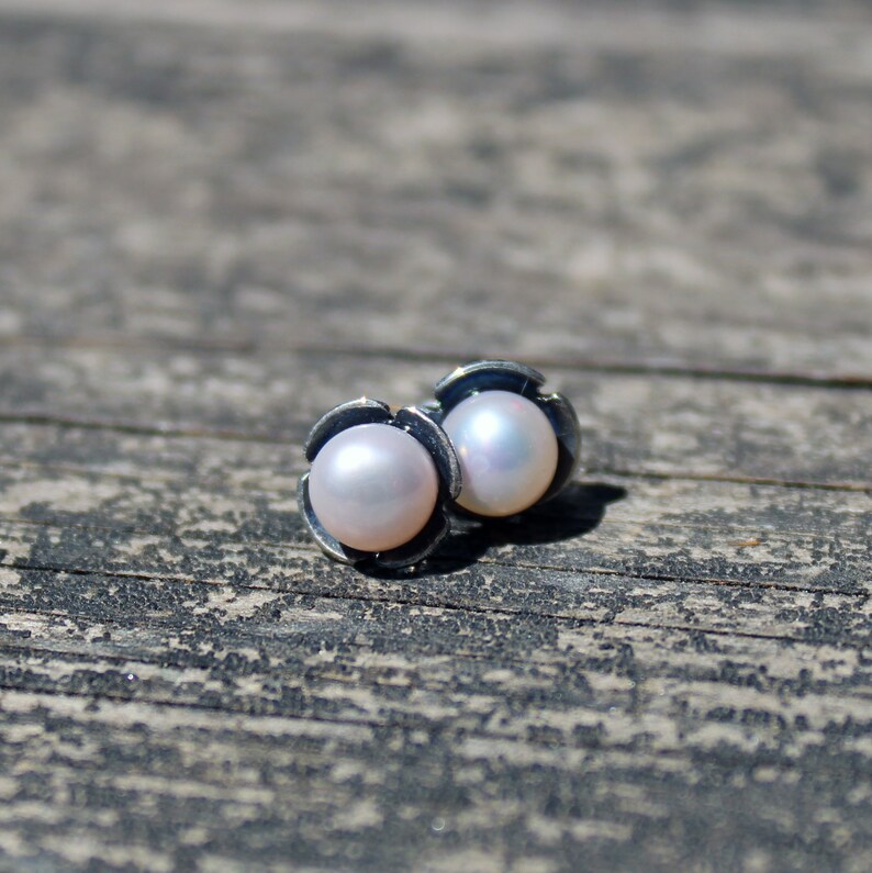 Baby Pink Pearl Stud Earrings / Sterling Silver Earrings / Bridesmaid