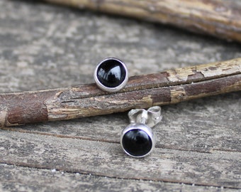 Pendientes de tuerca de plata de ley de ónix negro 6 mm / regalo para ella / pendientes unisex / pendientes de piedra negra / pendientes de piedra simple / tachuelas negras