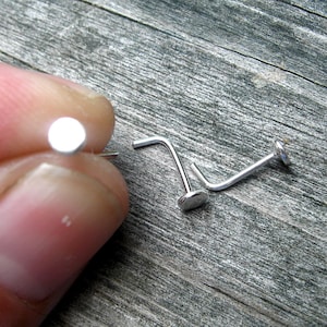 Sterling Silver Flush Nose Stud - 3mm Disc, 20 Gauge