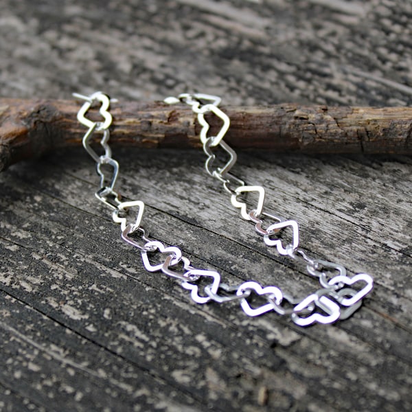 Dainty sterling silver heart bracelet / chain bracelet / layering bracelet / gift for her / jewelry sale / minimalist bracelet / delicate