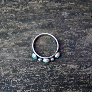 Three stone green blue Kingman turquoise sterling silver pebble ring / turquoise band / gift for her / jewelry sale / American turquoise image 3