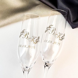 Champagne Glasses with Engraved Branches, Engraved Wedding Toast Flutes, Wedding Gift for Bride and Groom, Angagement Toast Glasses