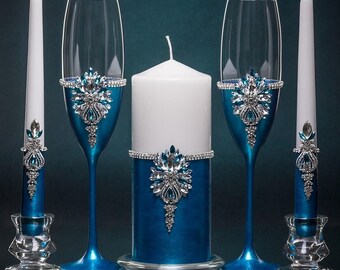 Set da sposa azzurro: bicchieri da champagne incisi, taglio della torta, set di candele
