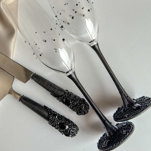 Black Wedding Glasses Halloween Wedding Glasses Personalized Black Glasses Gothic Wedding Cake Set Black Cake Cutting Set Gothic Flutes