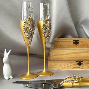 Gold Wedding Champagne Flutes & Cake Cutting Set: Personalized Rhinestone Decor
